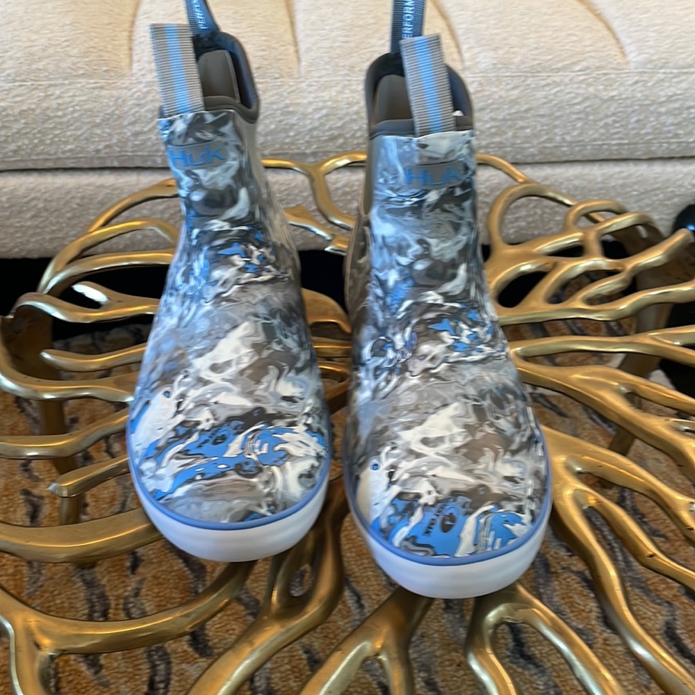 Huk Rogue Wave Boots - Mossy Oak - Blue Swirl - Size 11 - NWOT